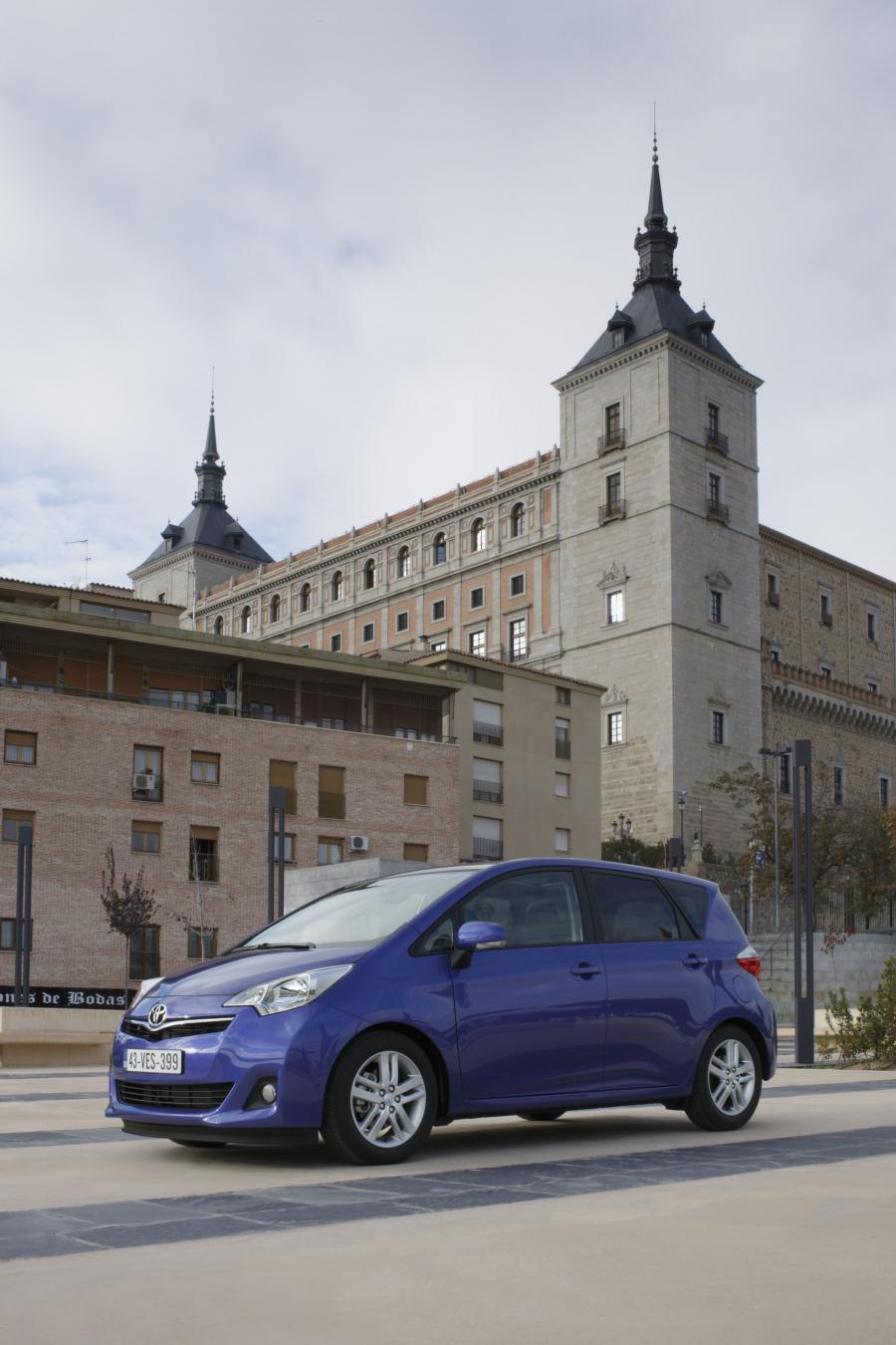  Toyota Verso-S 2010 года  (фото 72 из 109)